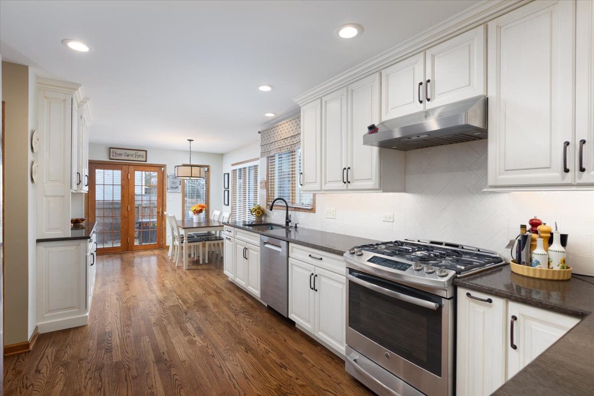 2438 Wendover Drive, Naperville, IL 60565