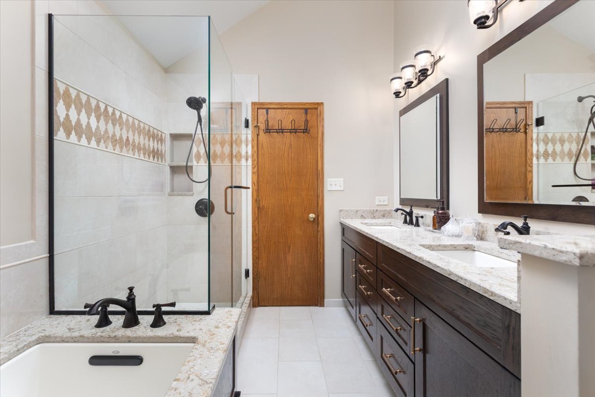 2438 Wendover Drive, Naperville, IL 60565