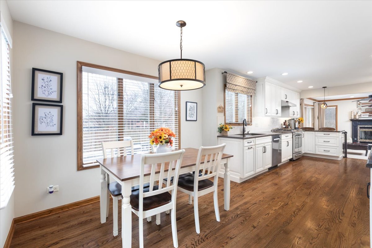 2438 Wendover Drive, Naperville, IL 60565