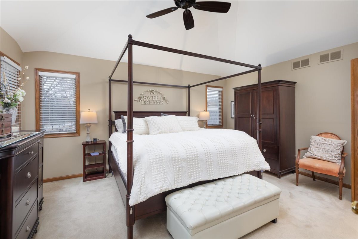 2438 Wendover Drive, Naperville, IL 60565