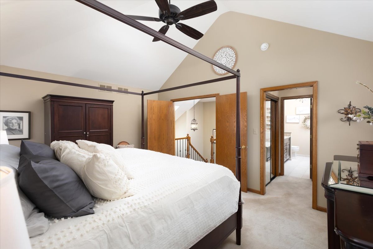 2438 Wendover Drive, Naperville, IL 60565