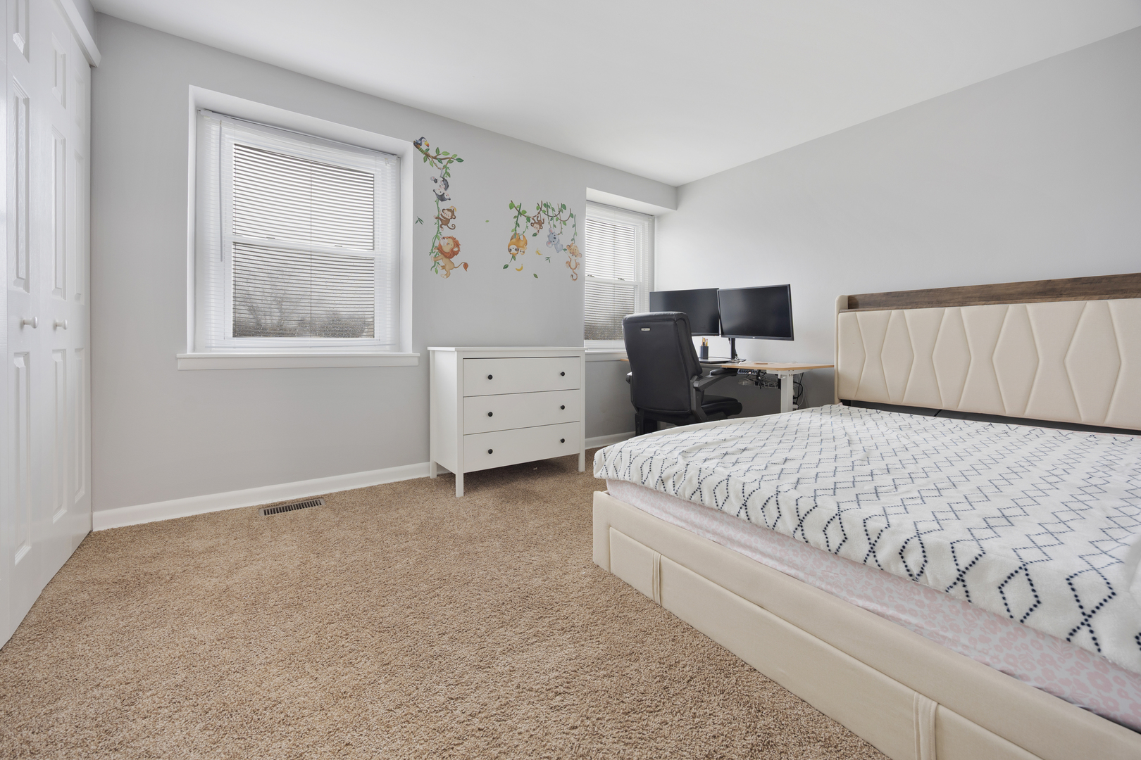 424 N Salem Drive, Schaumburg, IL 60194