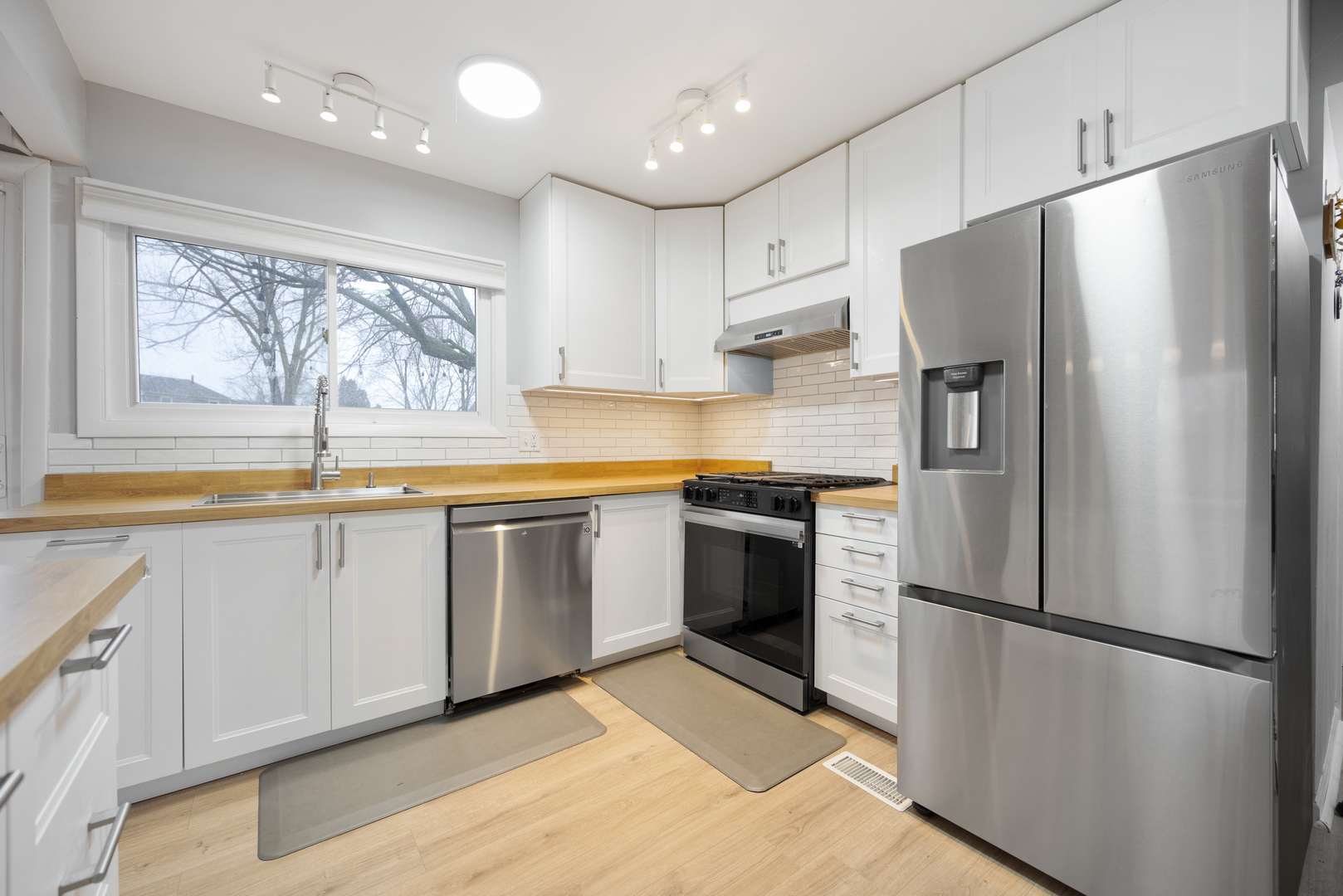 424 N Salem Drive, Schaumburg, IL 60194