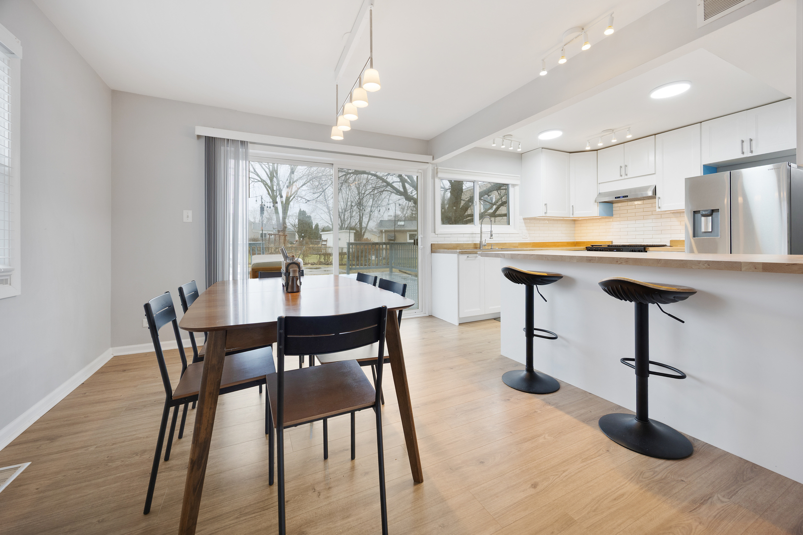 424 N Salem Drive, Schaumburg, IL 60194