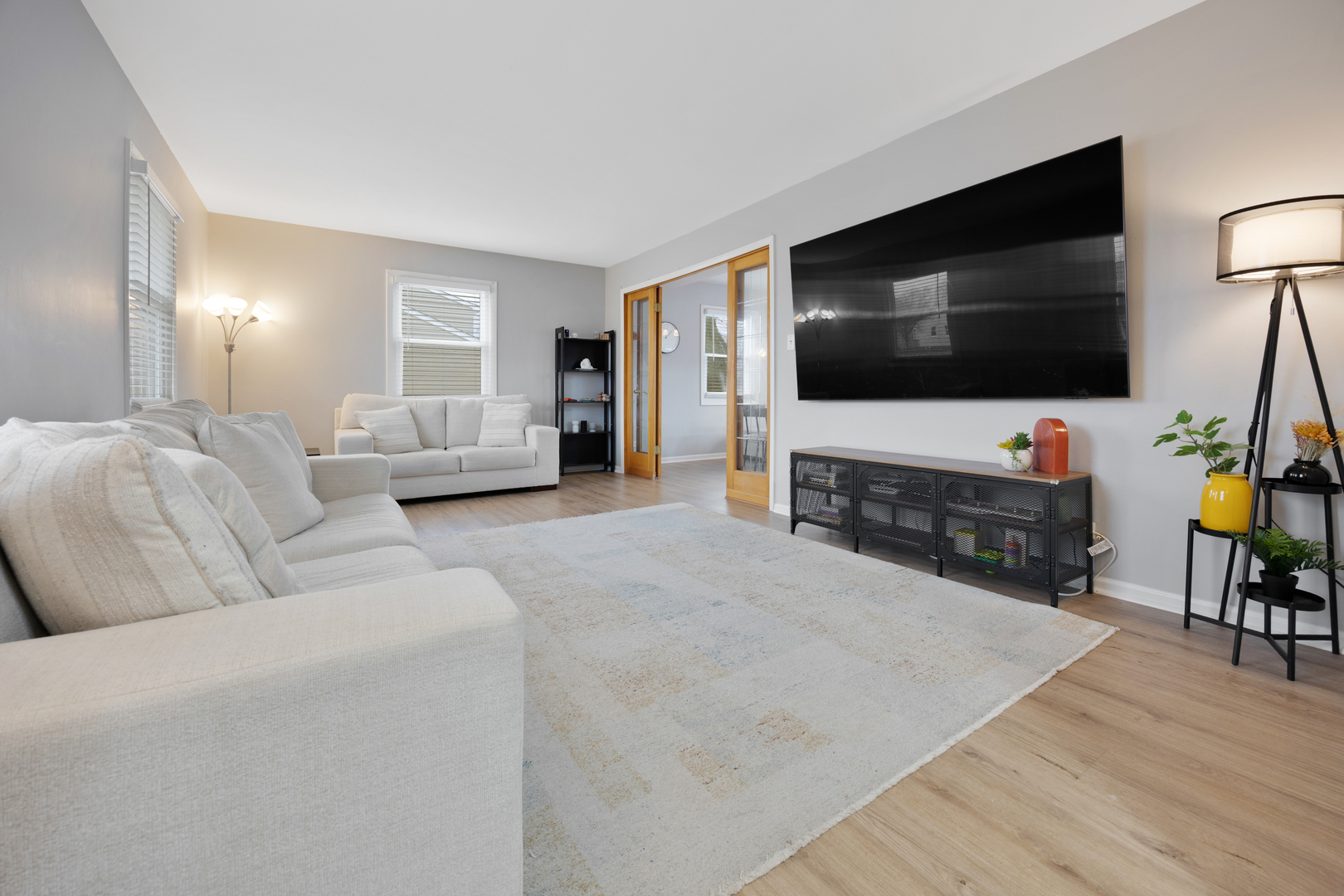 424 N Salem Drive, Schaumburg, IL 60194