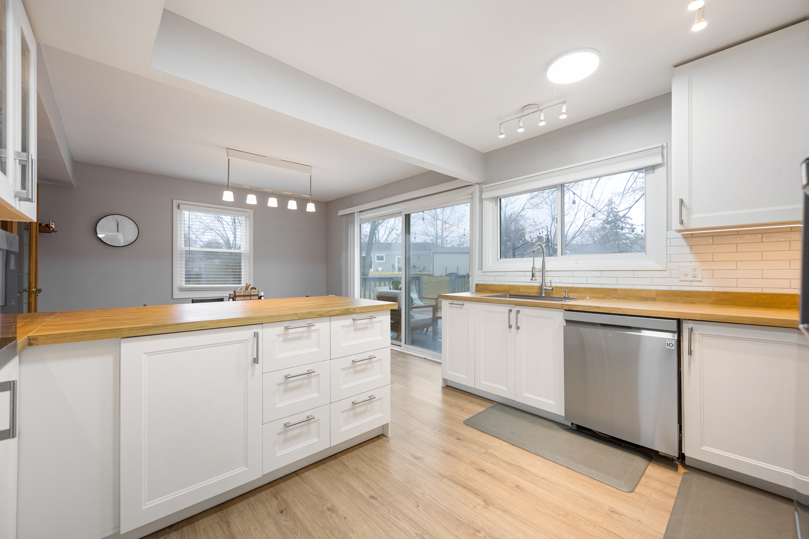 424 N Salem Drive, Schaumburg, IL 60194