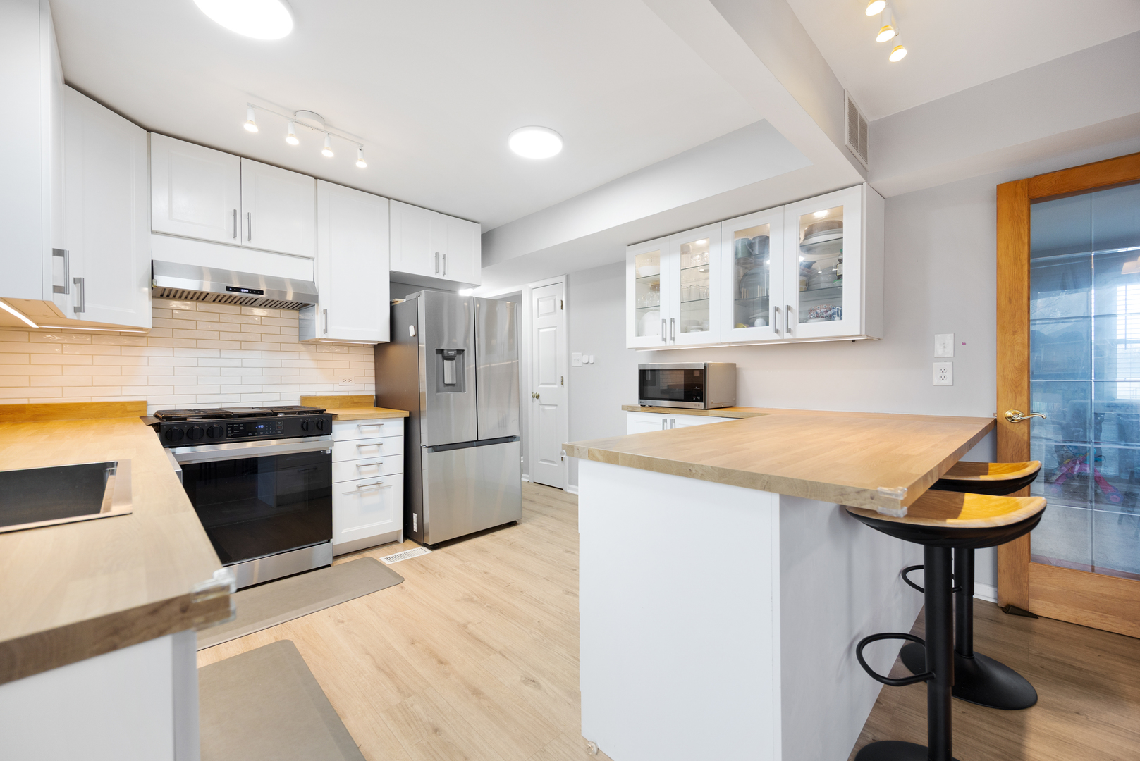 424 N Salem Drive, Schaumburg, IL 60194