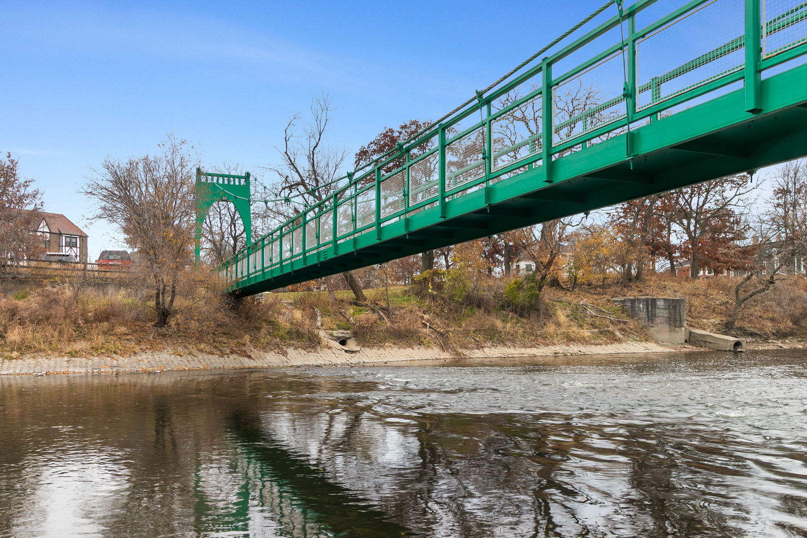 305 Desplaines Avenue, Riverside, IL 60546