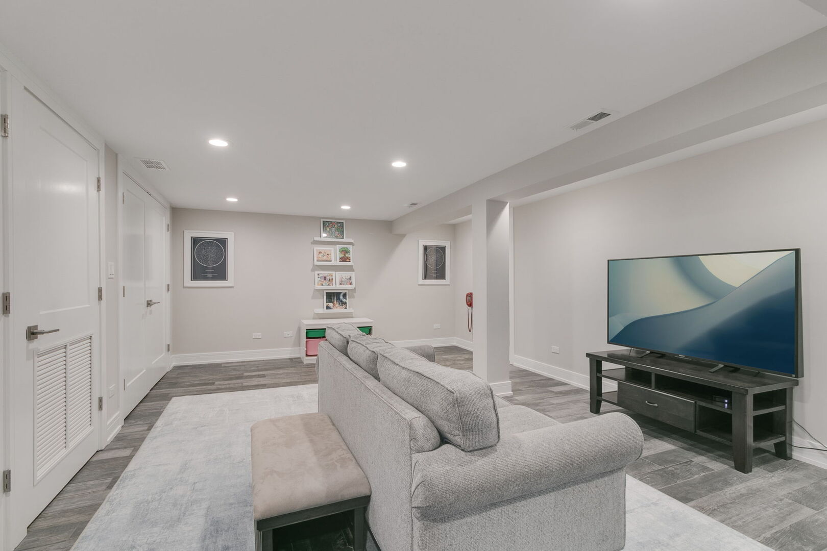 305 Desplaines Avenue, Riverside, IL 60546