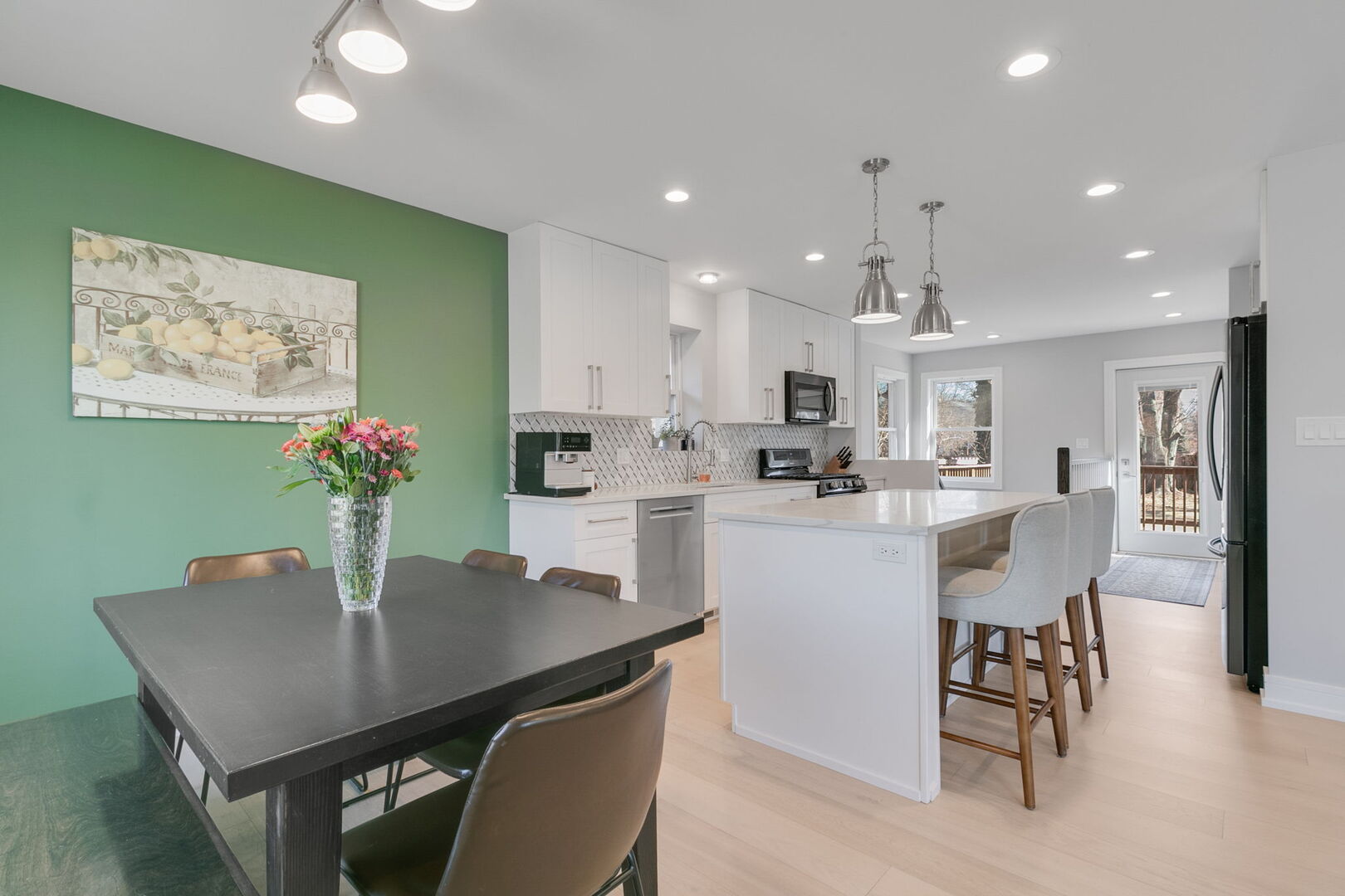 305 Desplaines Avenue, Riverside, IL 60546