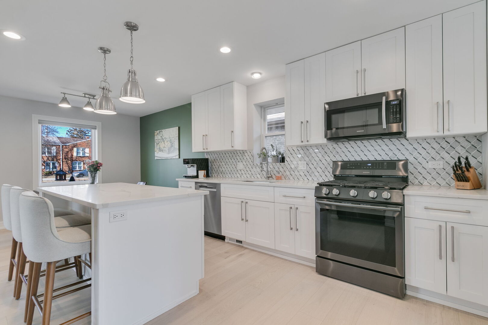 305 Desplaines Avenue, Riverside, IL 60546