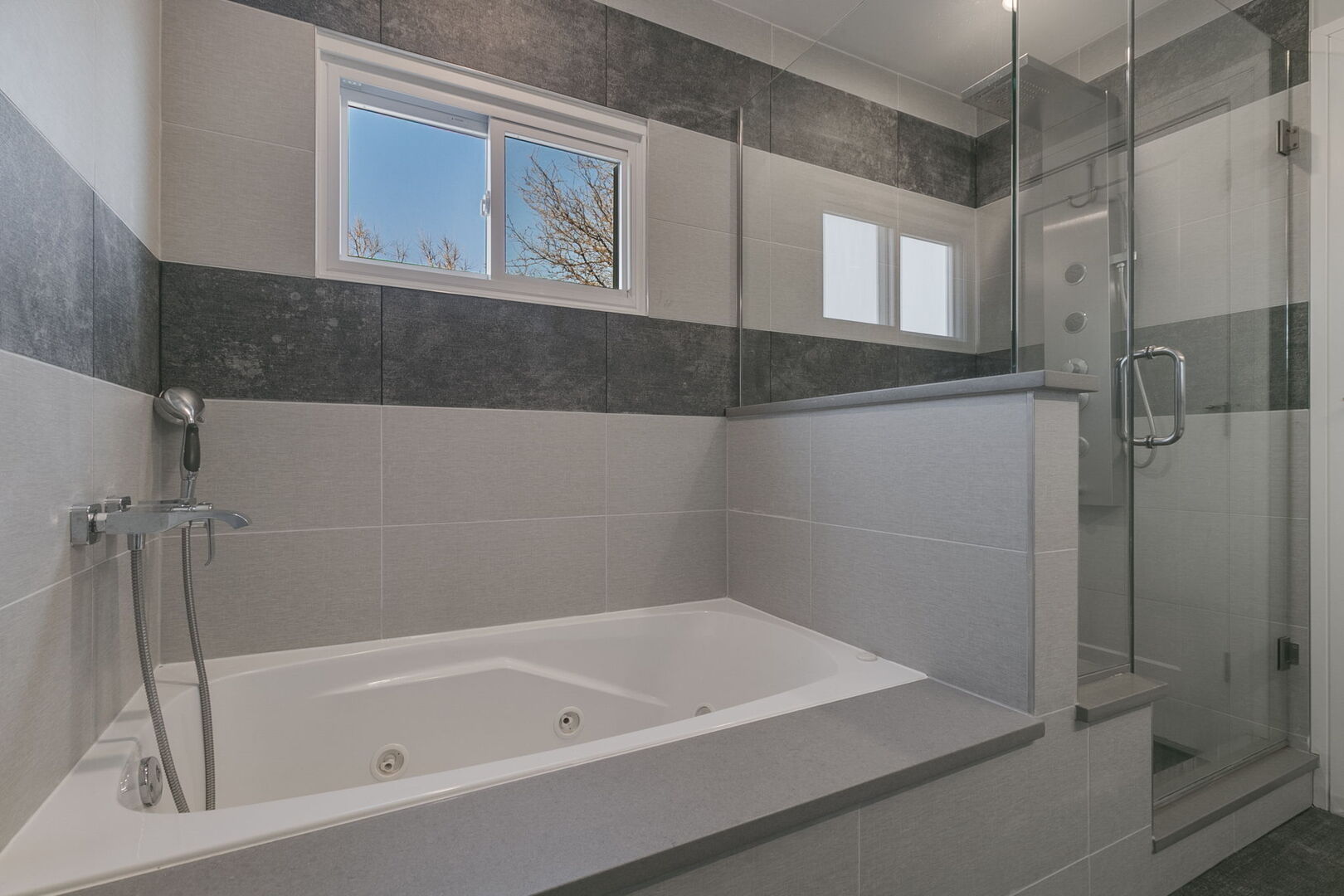 305 Desplaines Avenue, Riverside, IL 60546