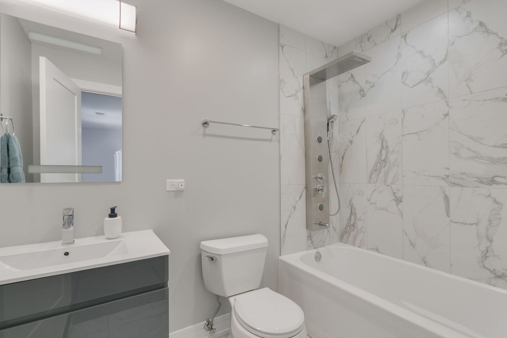 305 Desplaines Avenue, Riverside, IL 60546