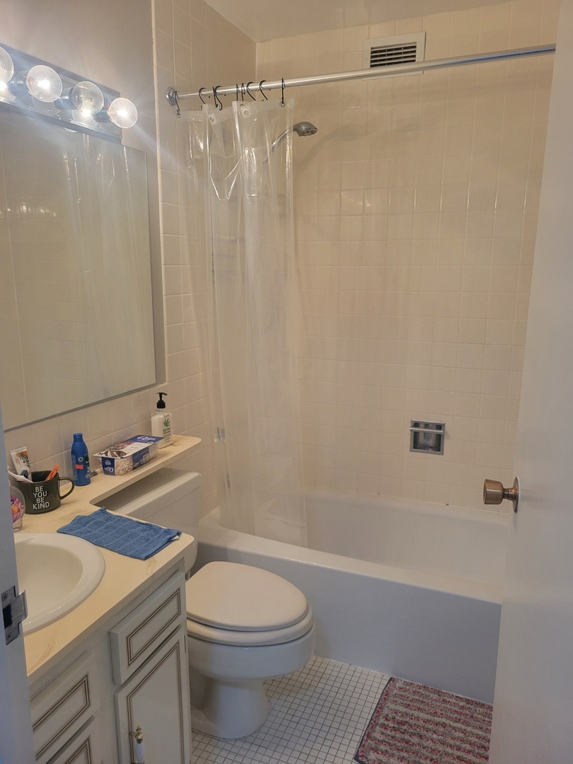 6171 N Sheridan Road #705, Chicago, IL 60660