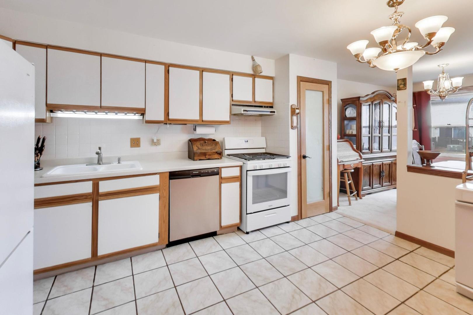 16408 Oxford Drive, Tinley Park, IL 60477