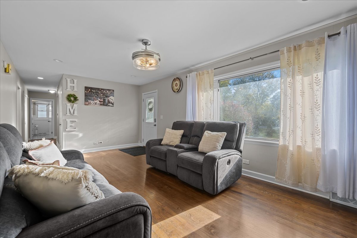 1302 Cary Road, Algonquin, IL 60102