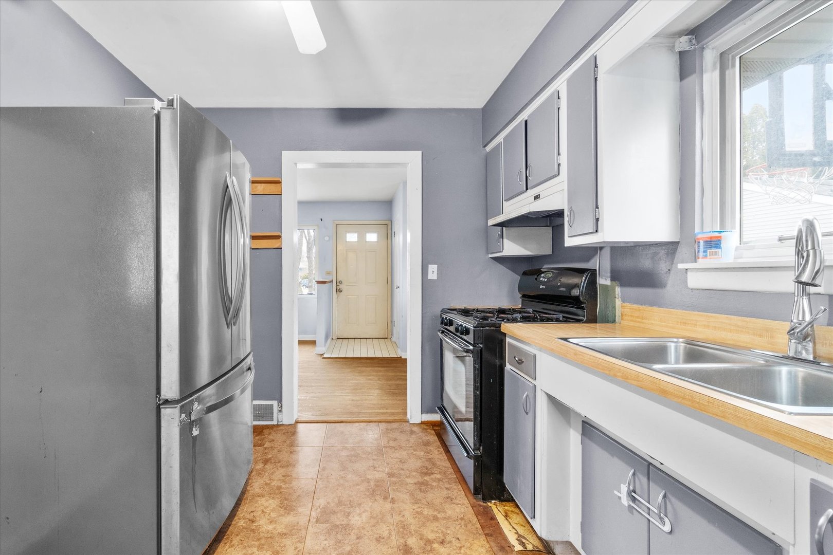 705 S Gables Boulevard, Wheaton, IL 60189