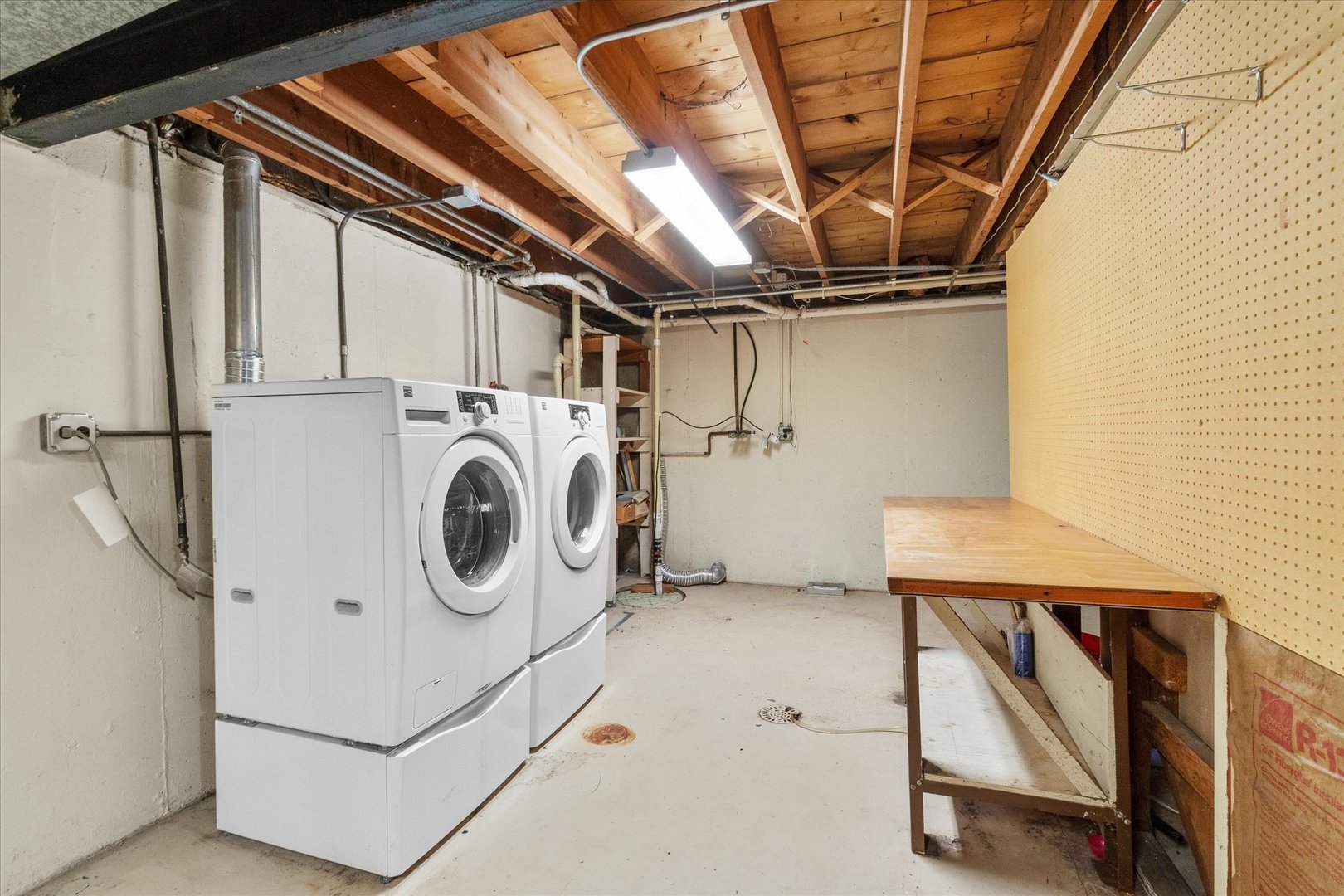 705 S Gables Boulevard, Wheaton, IL 60189