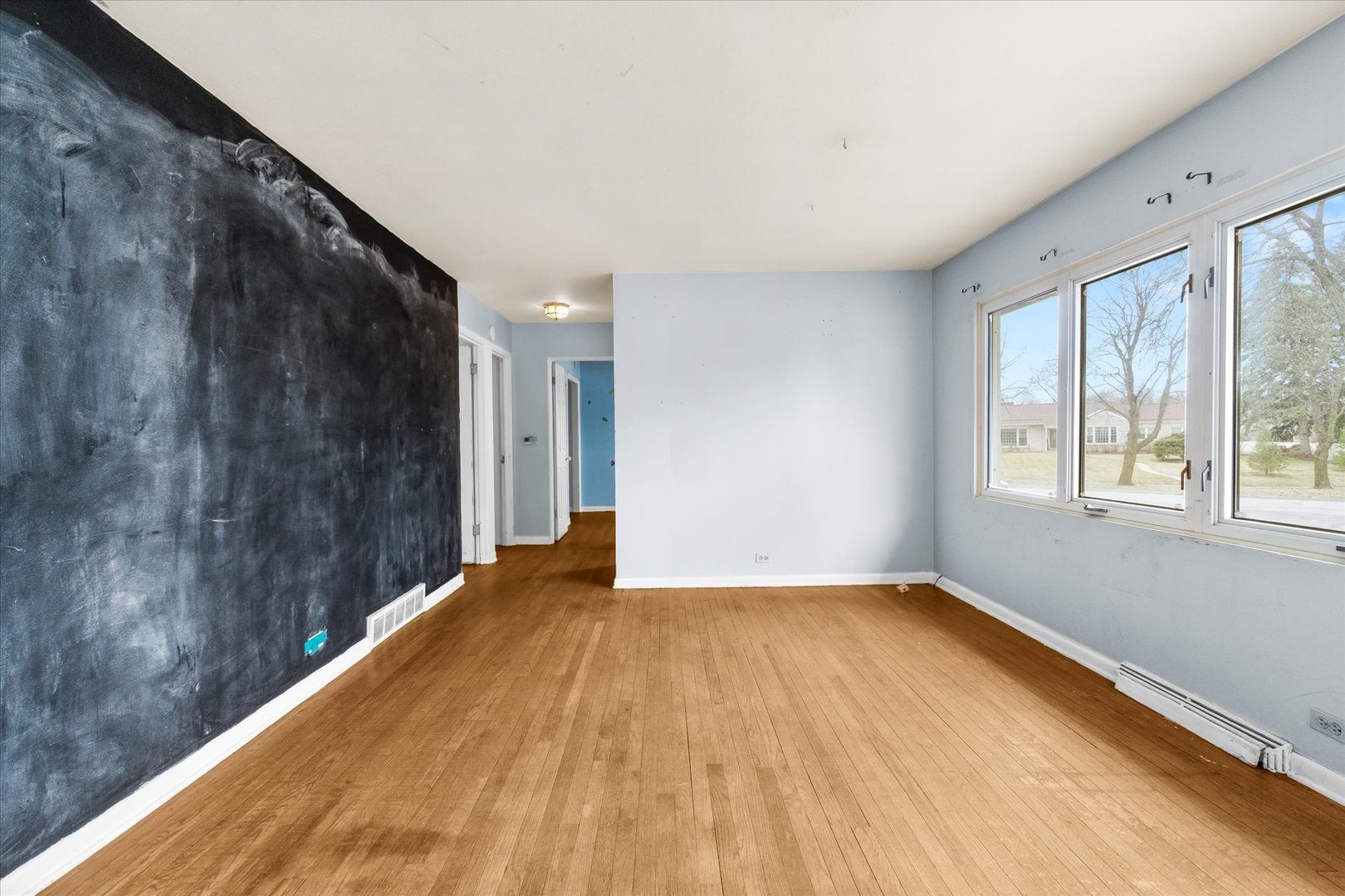 705 S Gables Boulevard, Wheaton, IL 60189