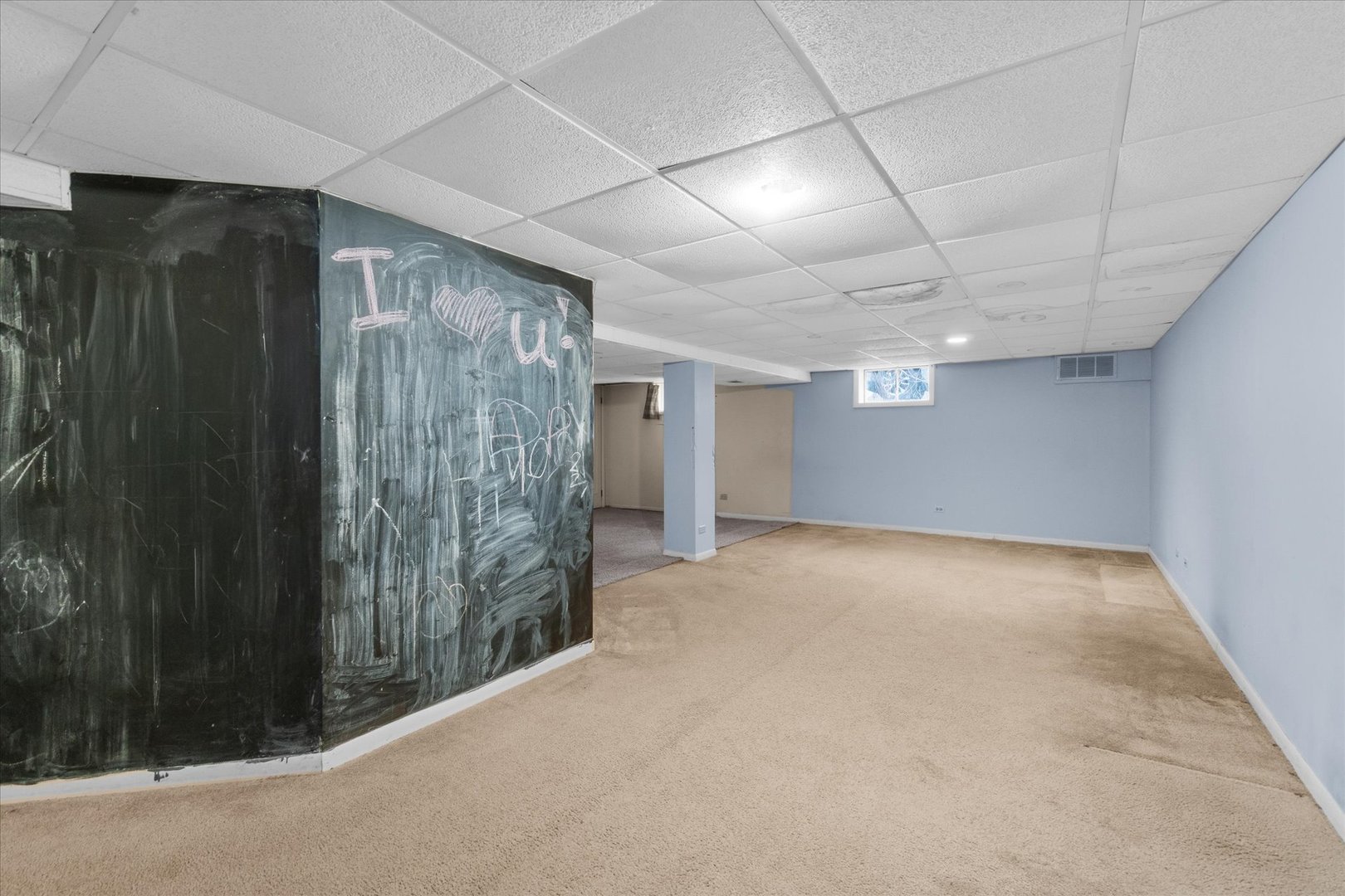 705 S Gables Boulevard, Wheaton, IL 60189