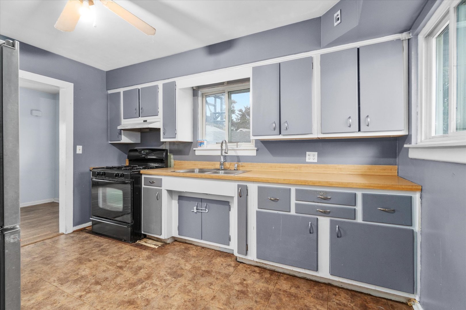 705 S Gables Boulevard, Wheaton, IL 60189