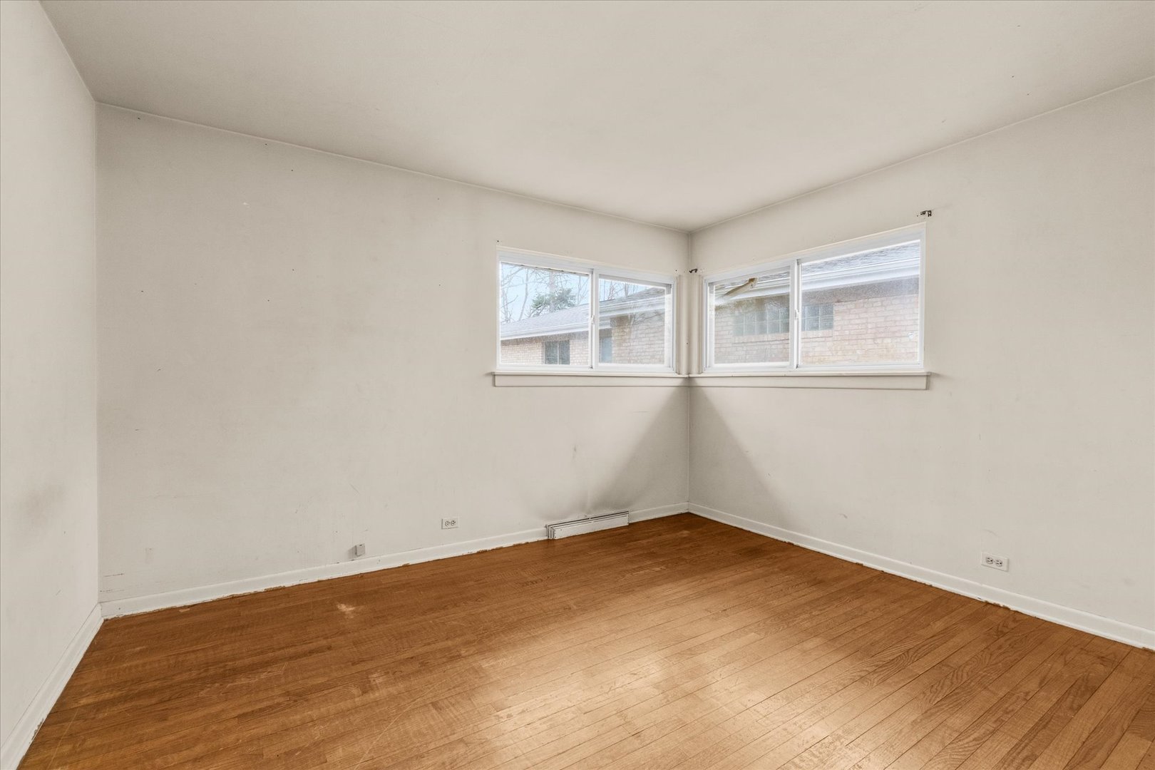 705 S Gables Boulevard, Wheaton, IL 60189