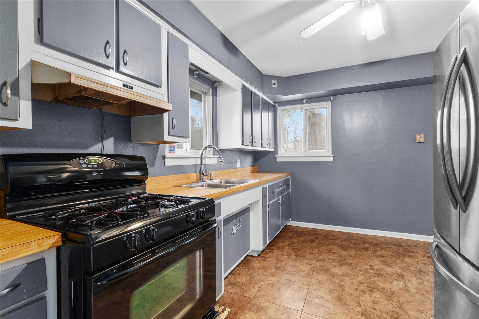 705 S Gables Boulevard, Wheaton, IL 60189