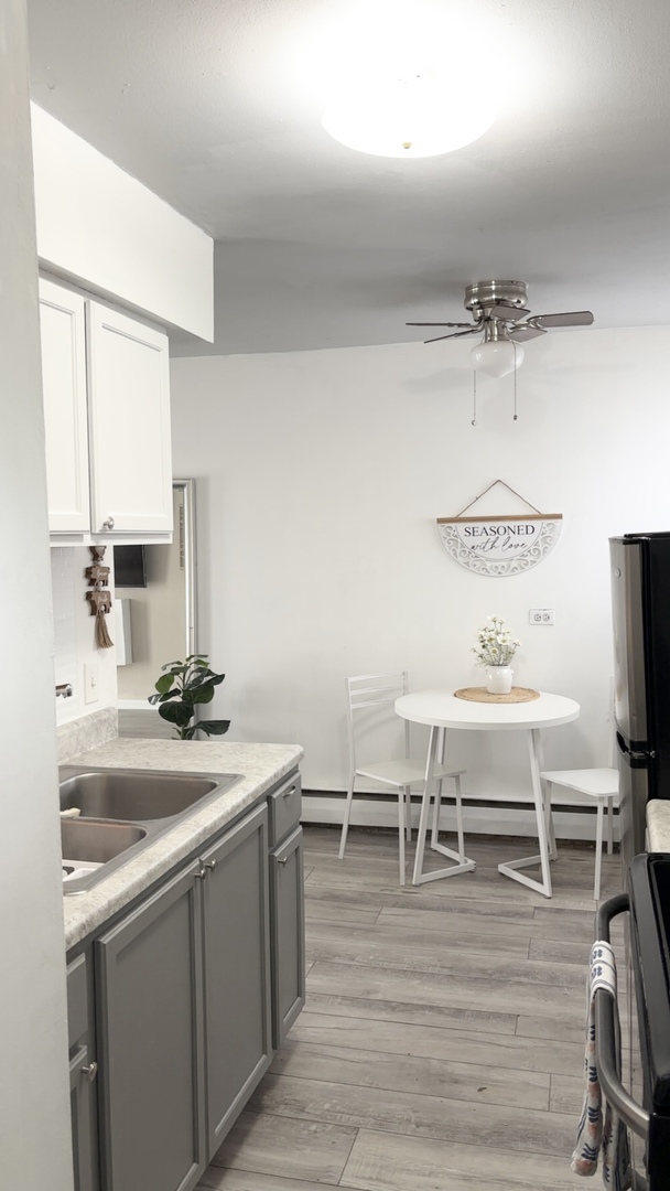 605 N Wolf Road #B9, Hillside, IL 60162