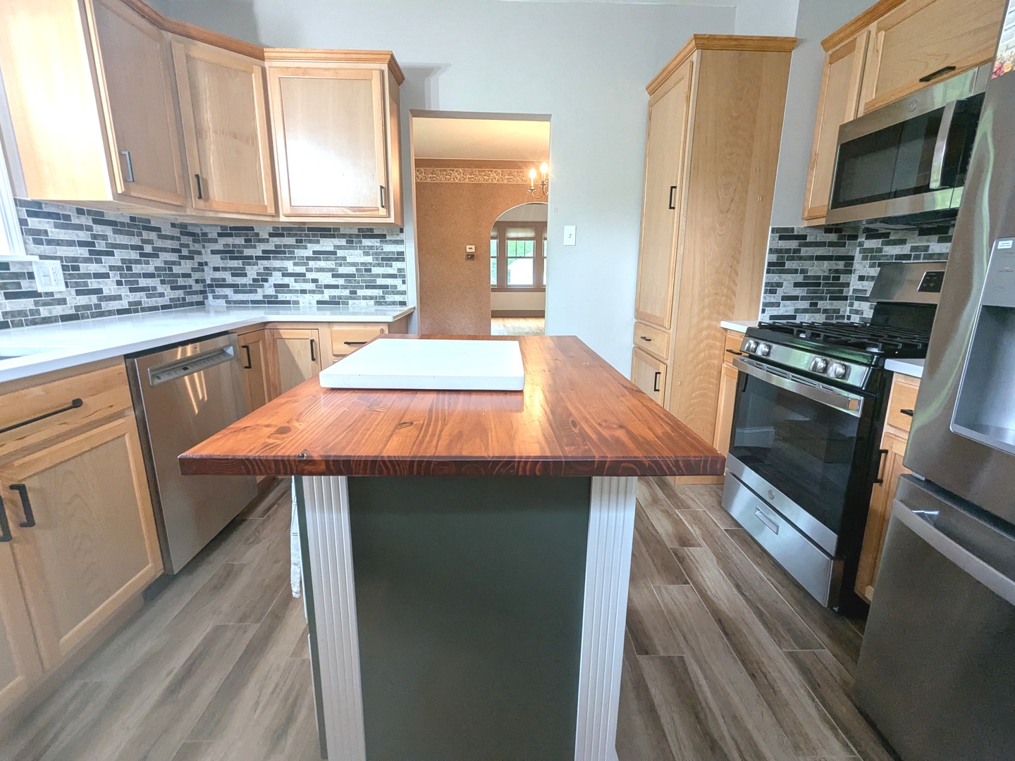 621 E GRAND LAKE Boulevard, West Chicago, IL 60185