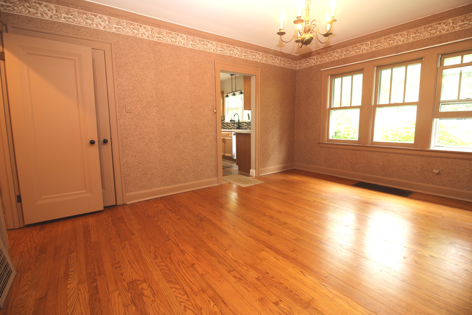 621 E GRAND LAKE Boulevard, West Chicago, IL 60185