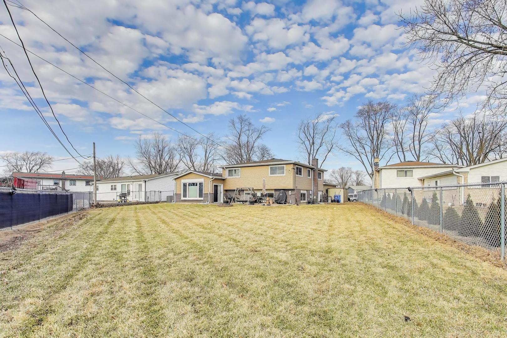 725 Elizabeth Lane, Des Plaines, IL 60016