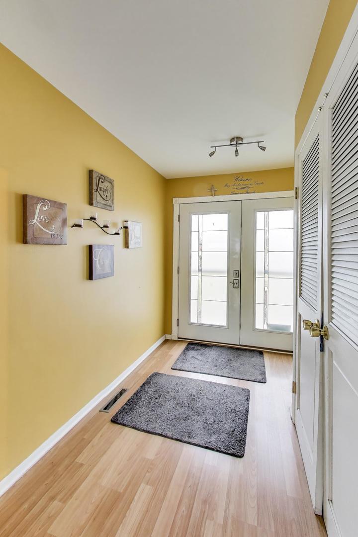 725 Elizabeth Lane, Des Plaines, IL 60016