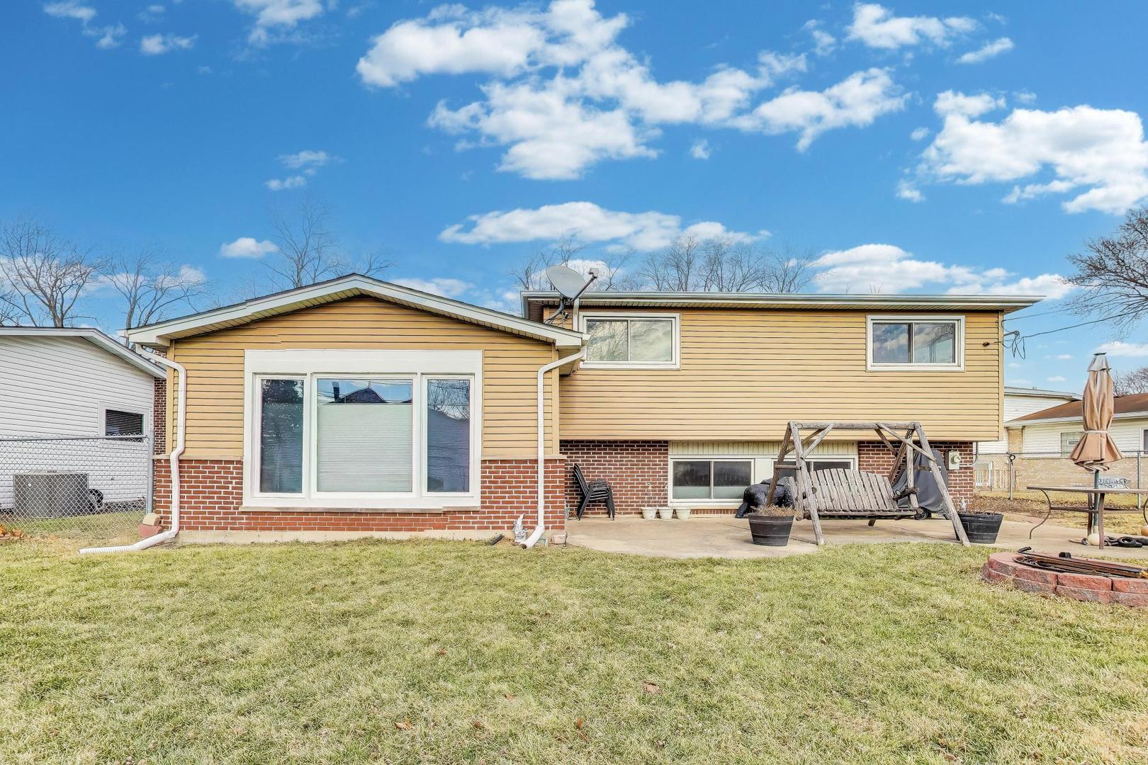 725 Elizabeth Lane, Des Plaines, IL 60016