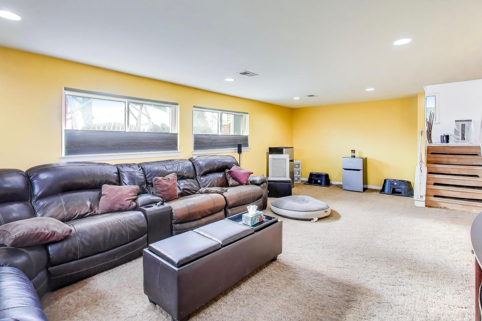 725 Elizabeth Lane, Des Plaines, IL 60016