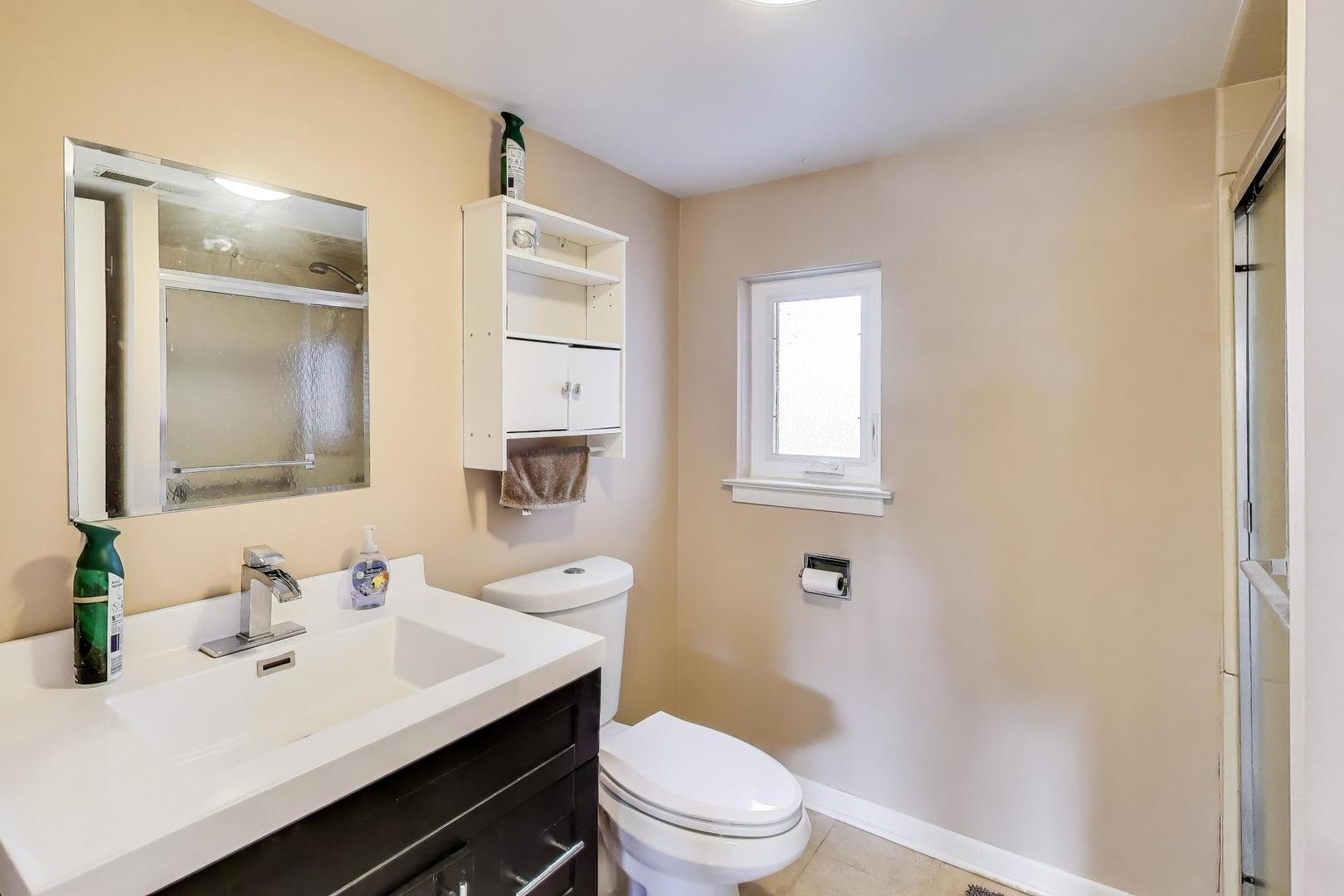 725 Elizabeth Lane, Des Plaines, IL 60016