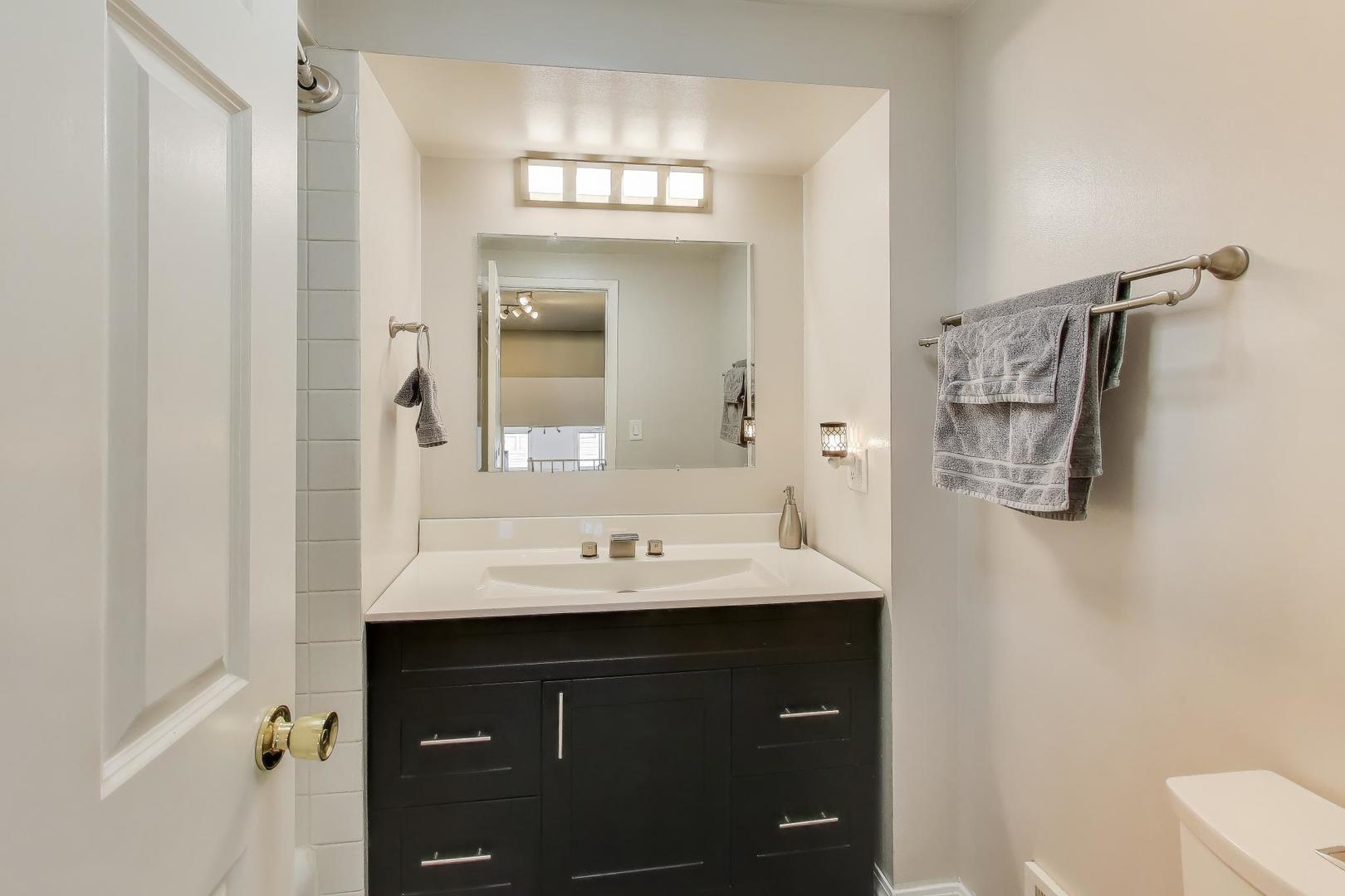 725 Elizabeth Lane, Des Plaines, IL 60016