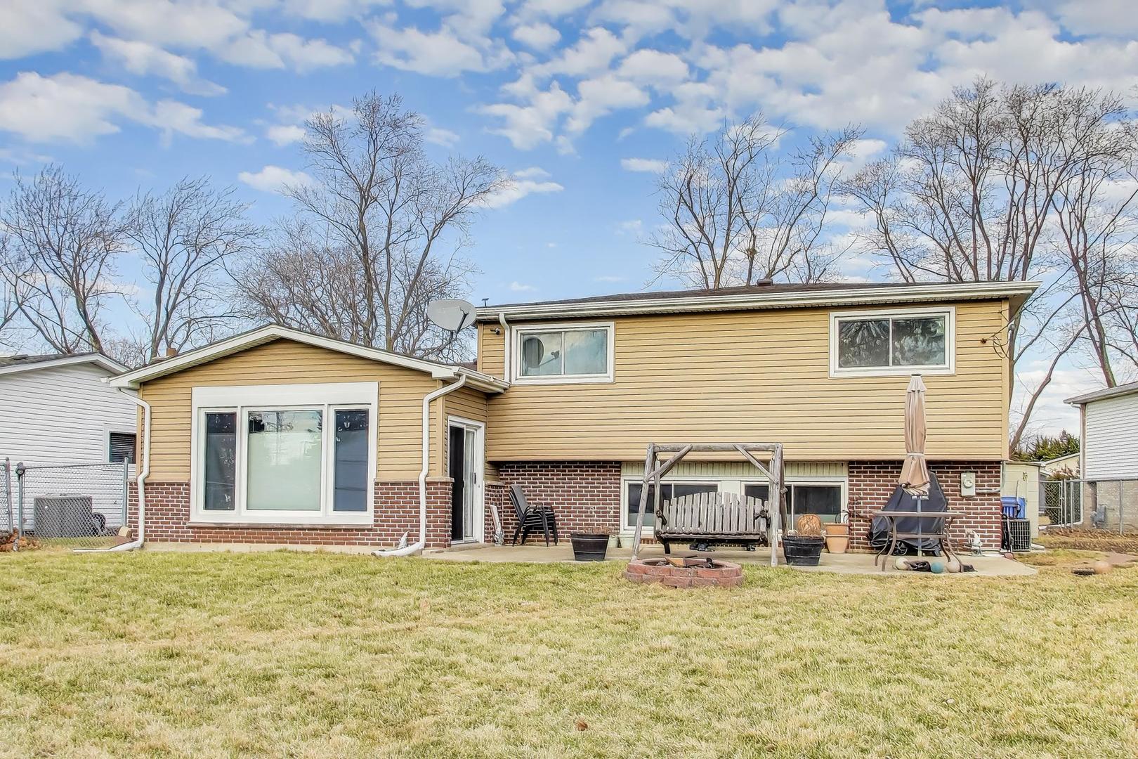 725 Elizabeth Lane, Des Plaines, IL 60016