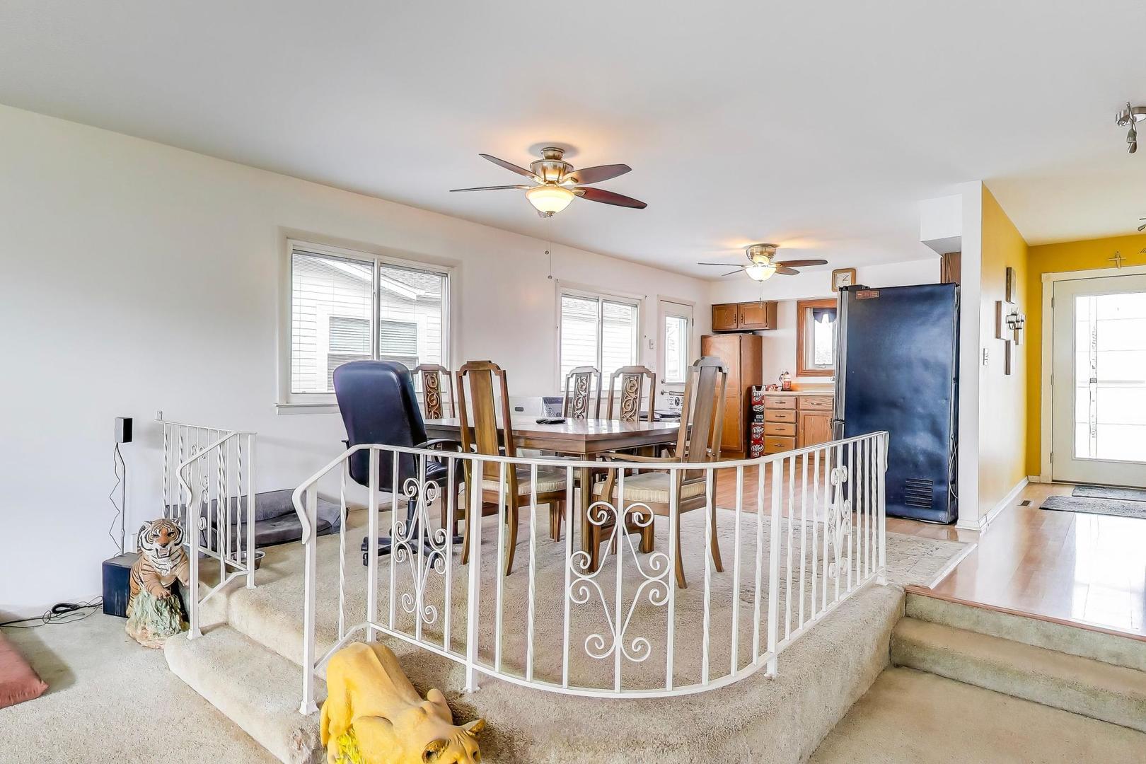 725 Elizabeth Lane, Des Plaines, IL 60016