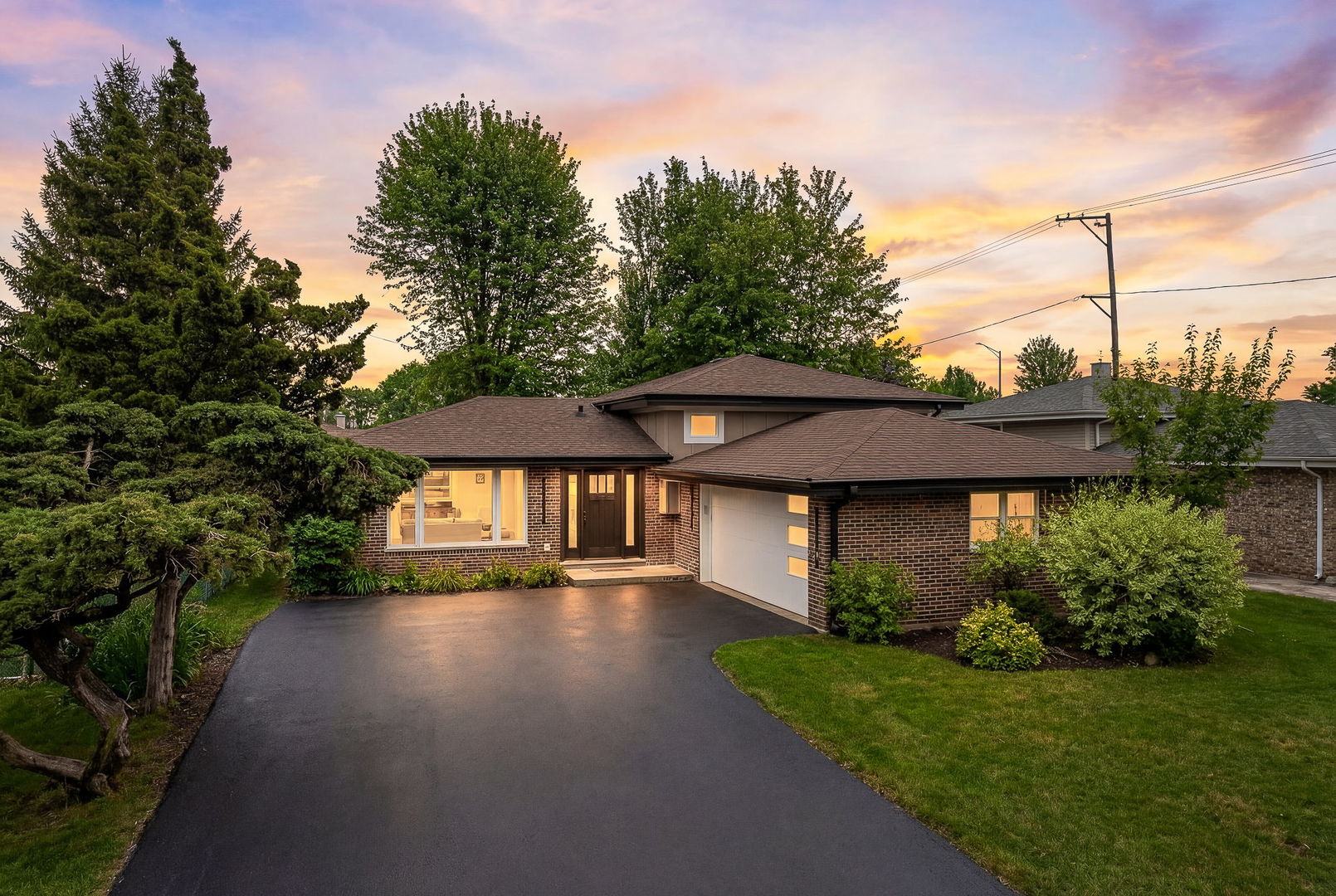 8651 S Kean Avenue, Hickory Hills, IL 60457