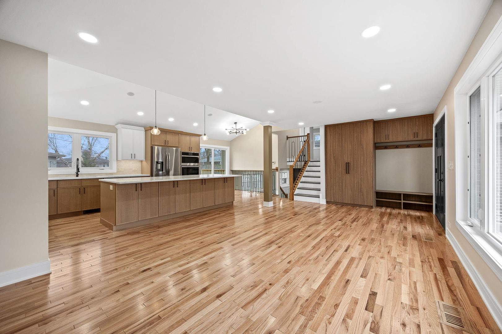 8651 S Kean Avenue, Hickory Hills, IL 60457