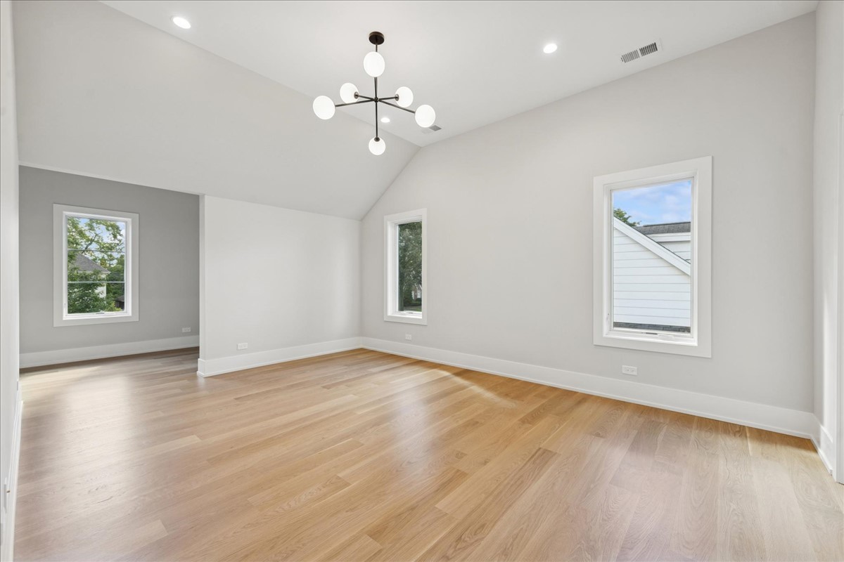 580 S Kearsage Avenue, Elmhurst, IL 60126