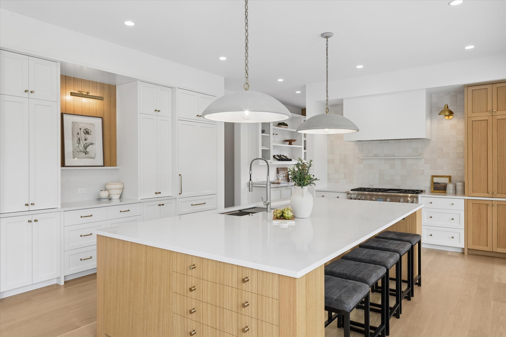 580 S Kearsage Avenue, Elmhurst, IL 60126