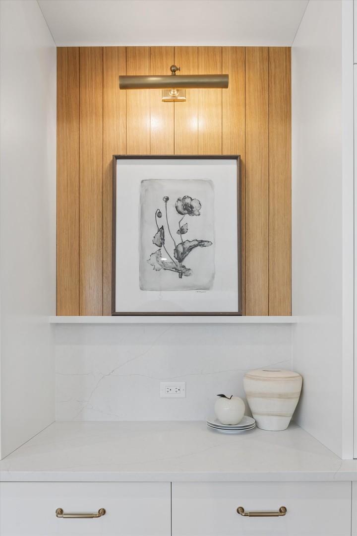 580 S Kearsage Avenue, Elmhurst, IL 60126