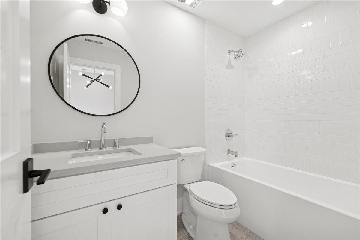 580 S Kearsage Avenue, Elmhurst, IL 60126