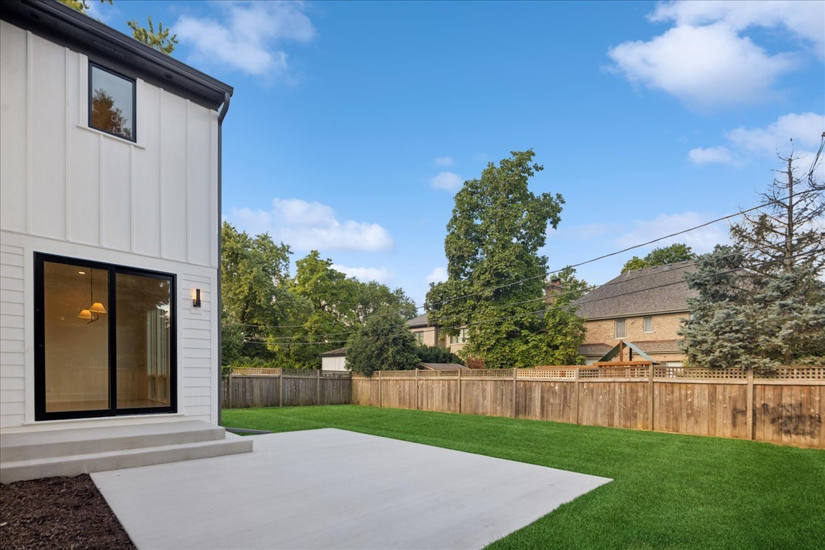 580 S Kearsage Avenue, Elmhurst, IL 60126