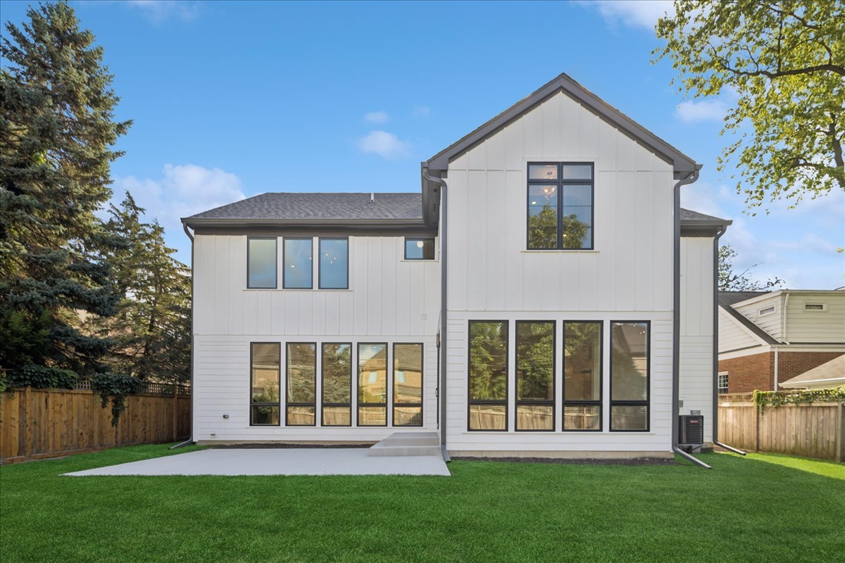 580 S Kearsage Avenue, Elmhurst, IL 60126