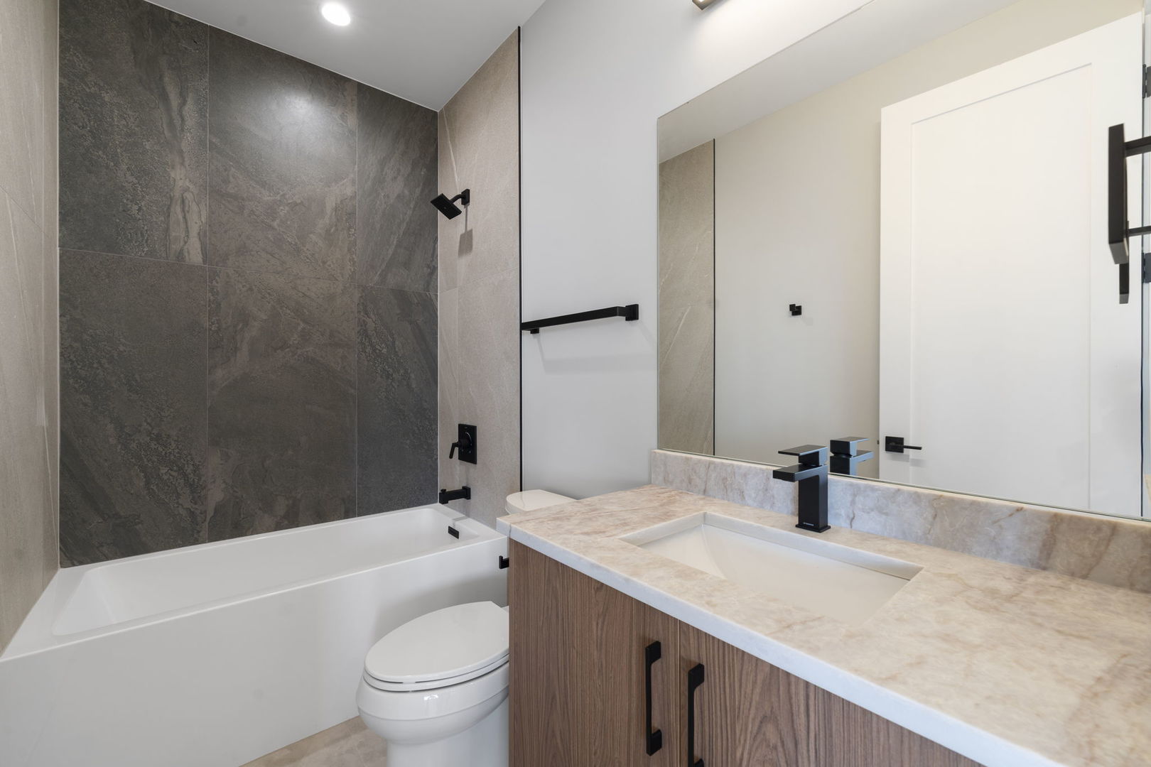 2351 W Flournoy Street #302, Chicago, IL 60612