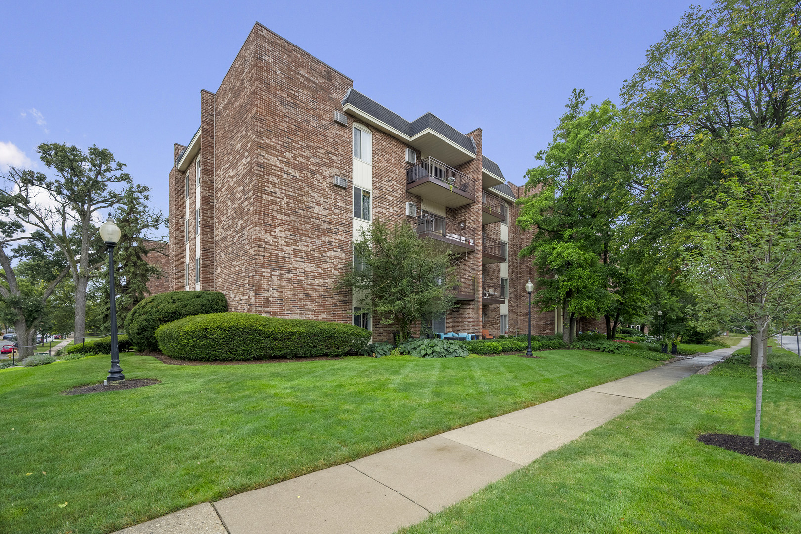 4900 Forest Avenue #108, Downers Grove, IL 60515