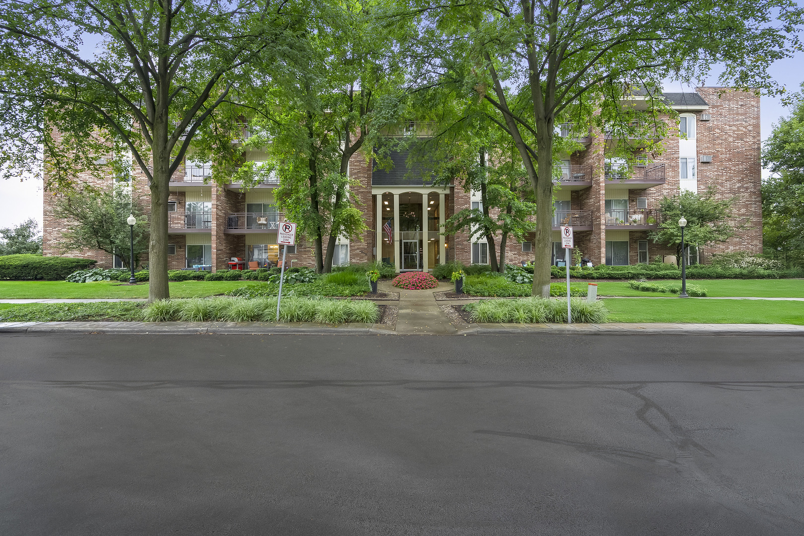 4900 Forest Avenue #108, Downers Grove, IL 60515