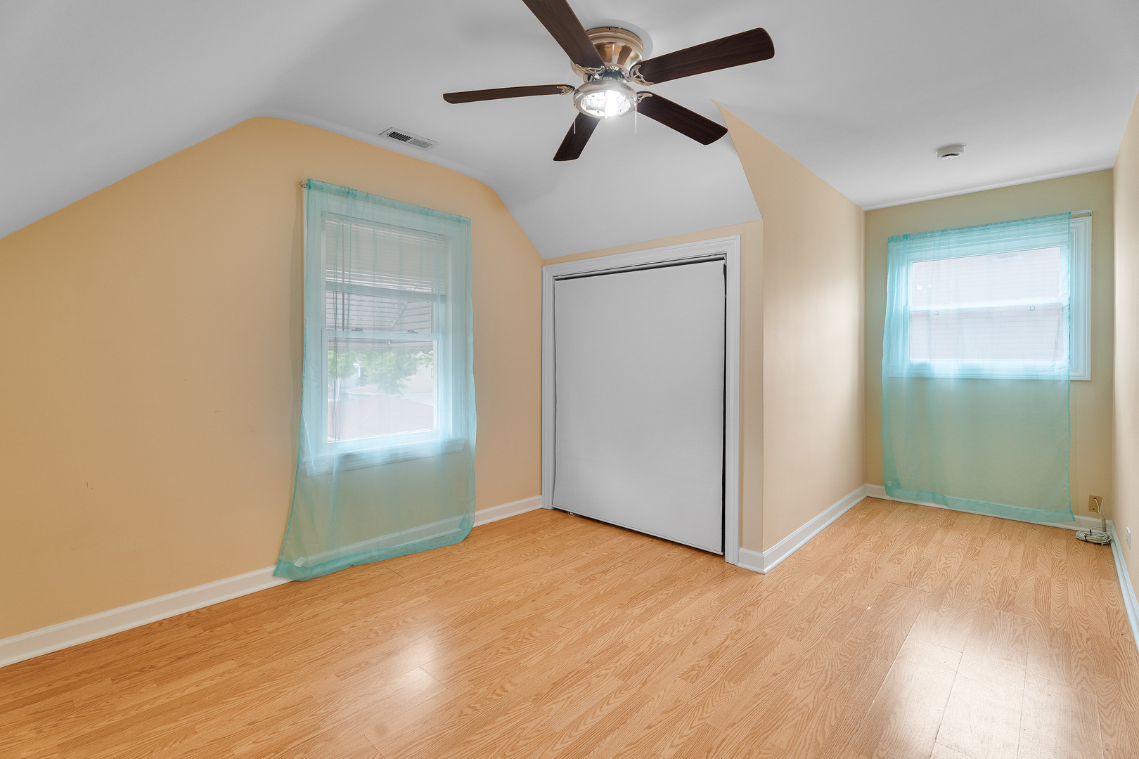 2143 N 76th Avenue, Elmwood Park, IL 60707